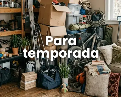 Muebles y cajas guardados en un trastero durante una mudanza o reforma en Ávila